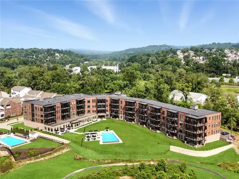 1 1st St #305, Oakmont, PA 15139