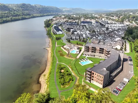1 1st St #407, Oakmont, PA 15139