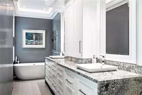 Bath - 400 Devonshire St, Pittsburgh, PA 15213 photo 6 of 8