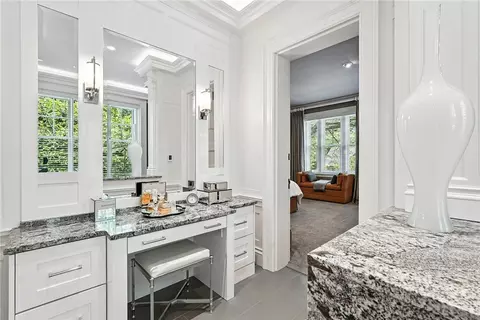 Bath - 400 Devonshire St, Pittsburgh, PA 15213 photo 2 of 8