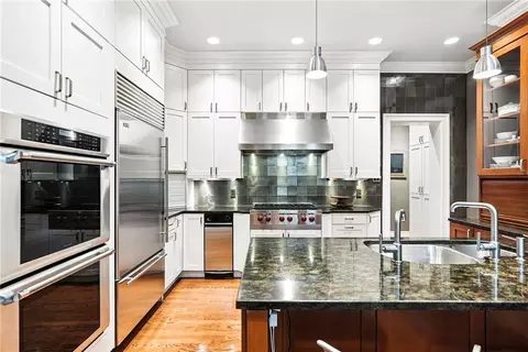 Kitchen - 400 Devonshire St, Pittsburgh, PA 15213 photo 3 of 7