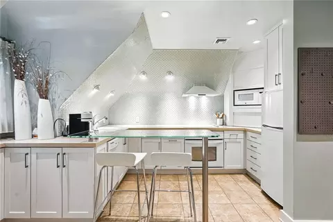 Kitchen - 400 Devonshire St, Pittsburgh, PA 15213 photo 7 of 7