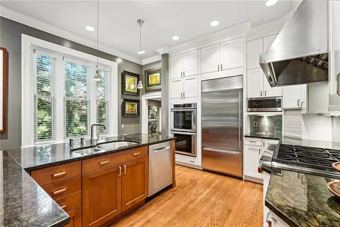 Kitchen - 400 Devonshire St, Pittsburgh, PA 15213 photo 4 of 7