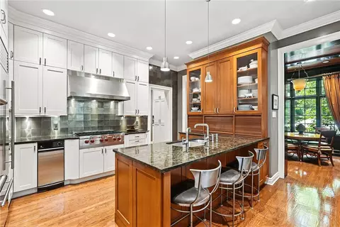Kitchen - 400 Devonshire St, Pittsburgh, PA 15213 photo 5 of 7