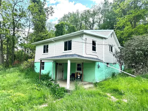 572 Alberts Dr, Monessen, PA 15062