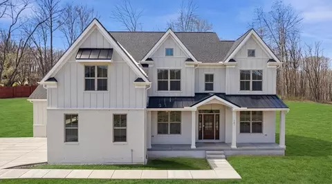 101 Shadow Ridge Dr, Butler, PA 16002