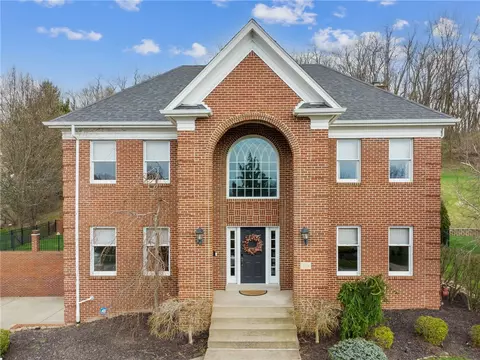 308 Washington Woods Dr, Washington, PA 15301