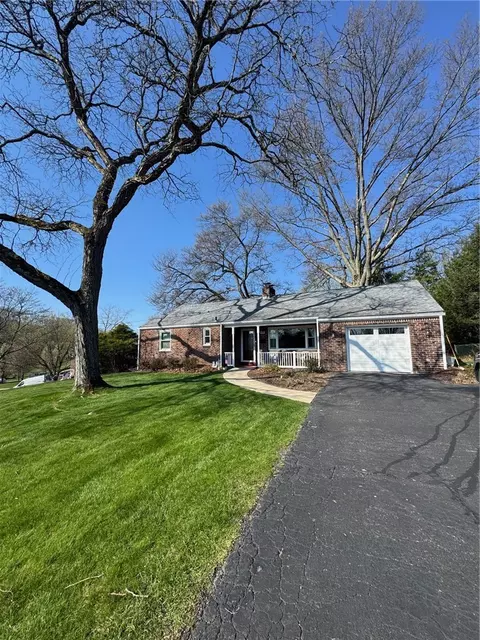 675 Rolling Green Dr, Bethel Park, PA 15102
