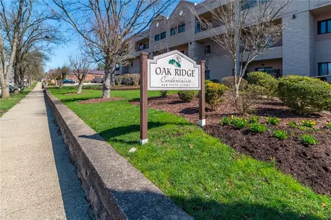 640 5th St #103, Oakmont, PA 15139
