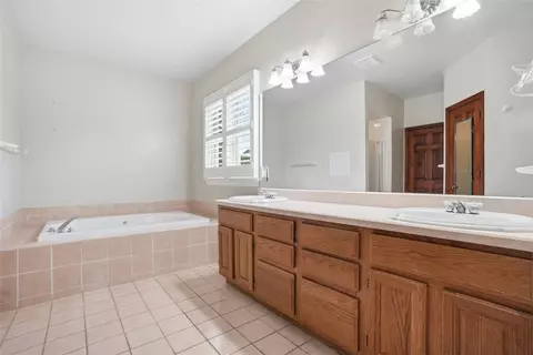 Bath - 750 Adele Dr, Irwin, PA 15642 photo 2 of 5