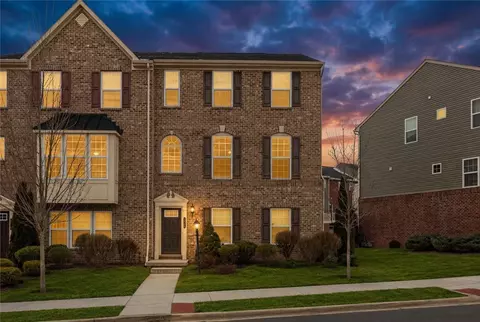 236 Thornapple Ln, Cranberry Township, PA 16066