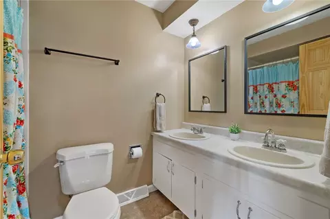 Bath - 101 Hamtom Rd, Eighty Four, PA 15330 photo 3 of 3