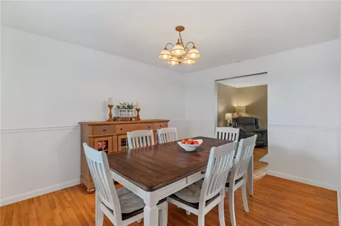 Dining - 101 Hamtom Rd, Eighty Four, PA 15330 photo 3 of 3