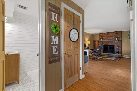 Entry Way - 101 Hamtom Rd, Eighty Four, PA 15330 photo 1 of 2