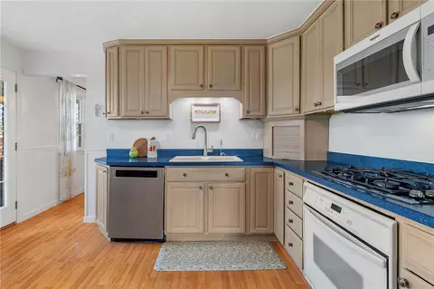 Kitchen - 101 Hamtom Rd, Eighty Four, PA 15330 photo 3 of 4