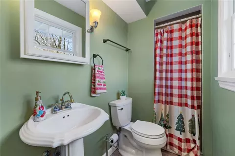 Bath - 101 Hamtom Rd, Eighty Four, PA 15330 photo 2 of 3
