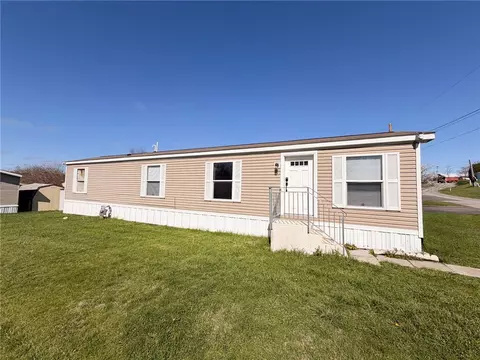422 Magnolia St, Rochester, PA 15074