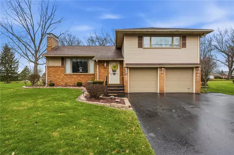 17 Bellaire Dr, New Castle, PA 16105