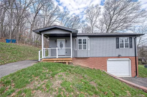 910 Burton Ave, Youngwood, PA 15697