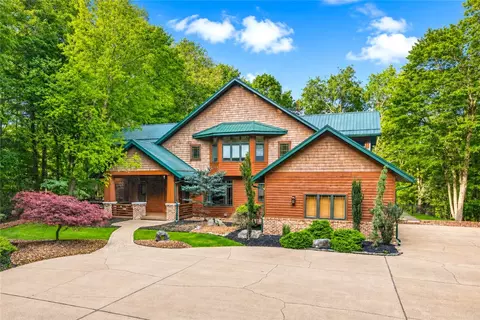 132 Twin Oaks Ln, Trafford, PA 15085
