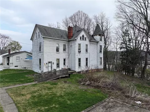 1229 Mccabe Ave, Coraopolis, PA 15108