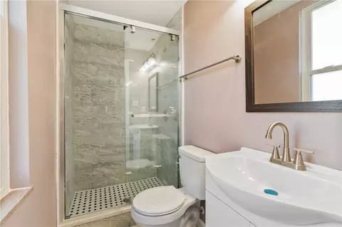 Bath - 711 9th St, Irwin, PA 15642 photo 1 of 2