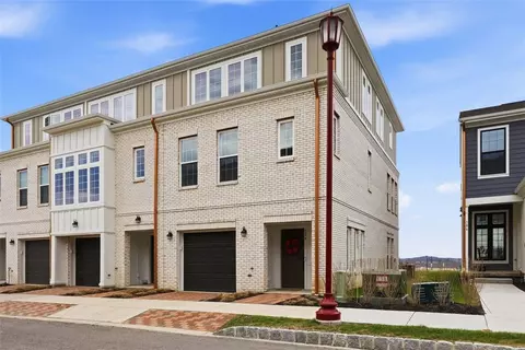 104 Founders St, Cranberry Township, PA 16066