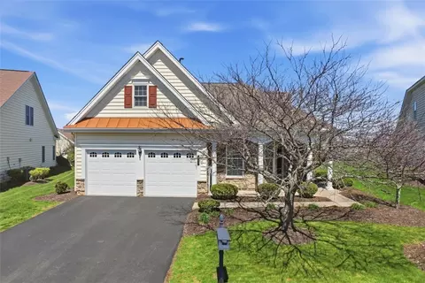 529 Pioneer Ln, Freedom, PA 15042