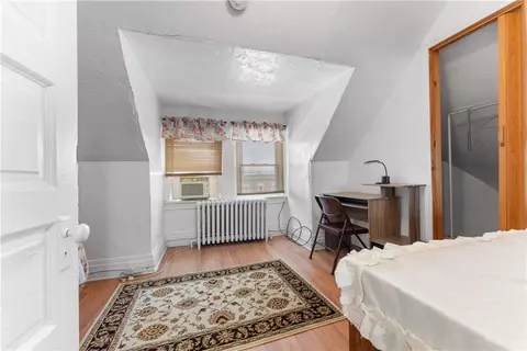 Bedroom - 628 E 9th Ave, Homestead, PA 15120 photo 2 of 4