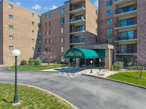 3 Alta Vita Dr #206, Greensburg, PA 15601