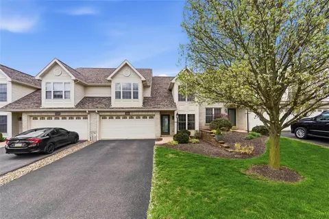 1251 Crest Dr, Oakdale, PA 15071