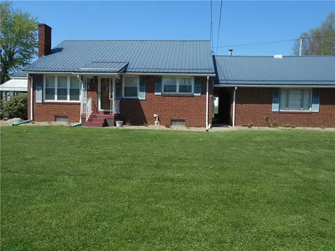 2979 Raymond Ave, Latrobe, PA 15650