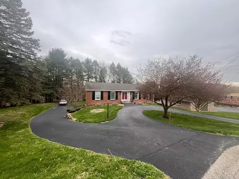 790 White Farm Rd, Indiana, PA 15701