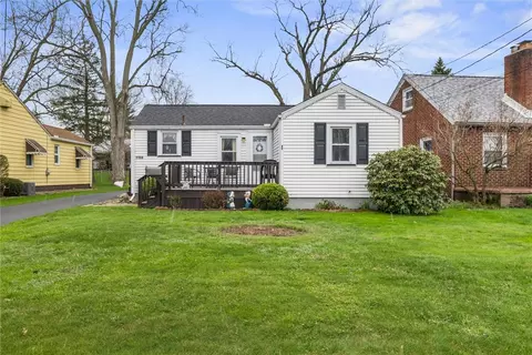 1104 Leslie St, Sharon, PA 16146