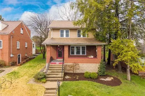 1085 Magnolia Dr, Washington, PA 15301
