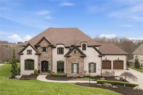 511 Langdon Dr, Gibsonia, PA 15044
