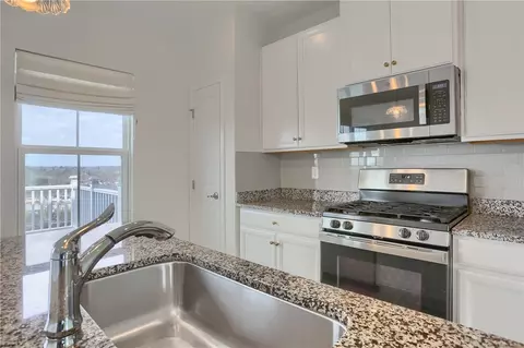 Kitchen - 2016 Cade Dr, Monaca, PA 15061 photo 3 of 5