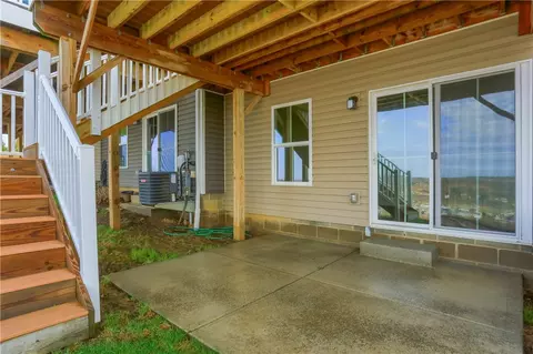 Exterior - 2016 Cade Dr, Monaca, PA 15061 photo 4 of 5