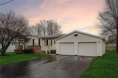 206 Martin Ave, Ellwood City, PA 16117