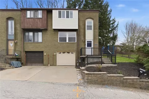 201 Cortland Dr E, Mckees Rocks, PA 15136