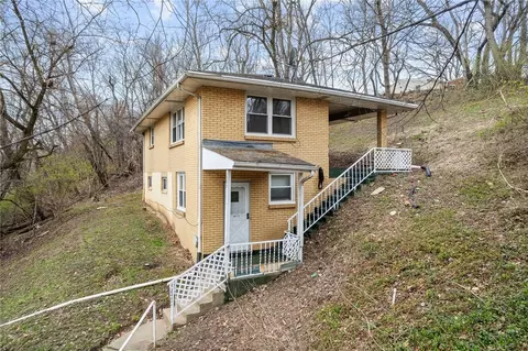 1353 Bower Hill Rd, Bridgeville, PA 15017