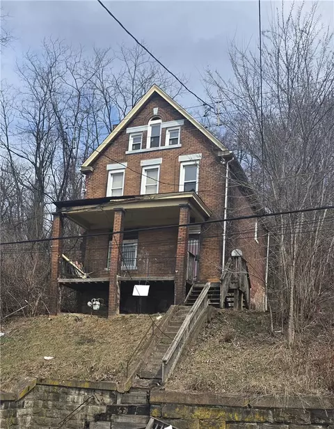 1003 Spring St, Braddock, PA 15104