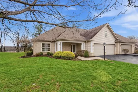 253 Hytyre Farms Dr, Gibsonia, PA 15044