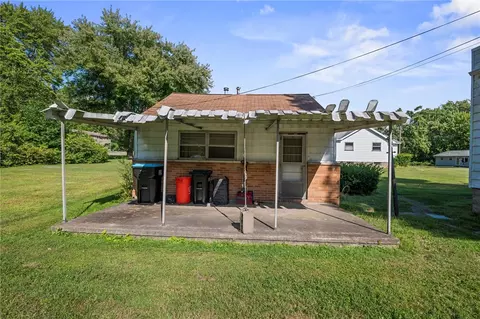 2119 Woodbine Dr, Hermitage, PA 16148