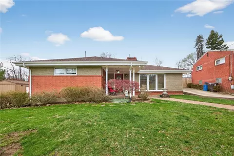 498 Balconade Dr, Pittsburgh, PA 15236