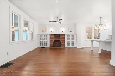 Living - 511 E 2nd Ave, Tarentum, PA 15084 photo 3 of 6