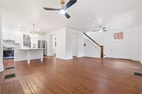 Living - 511 E 2nd Ave, Tarentum, PA 15084 photo 5 of 6