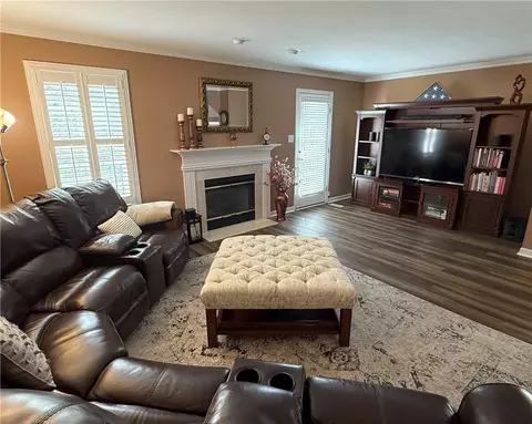 Living - 425 Georgetown Ct, Seven Fields, PA 16046 photo 1 of 2