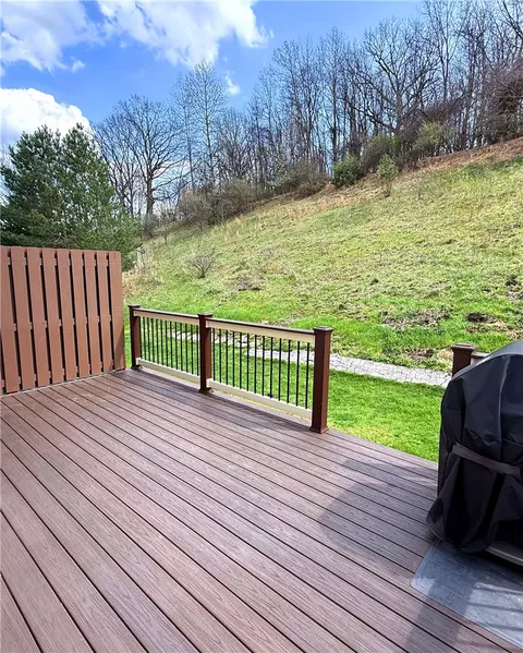 Exterior - 425 Georgetown Ct, Seven Fields, PA 16046 photo 6 of 8