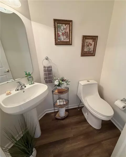 Bath - 425 Georgetown Ct, Seven Fields, PA 16046 photo 1 of 3